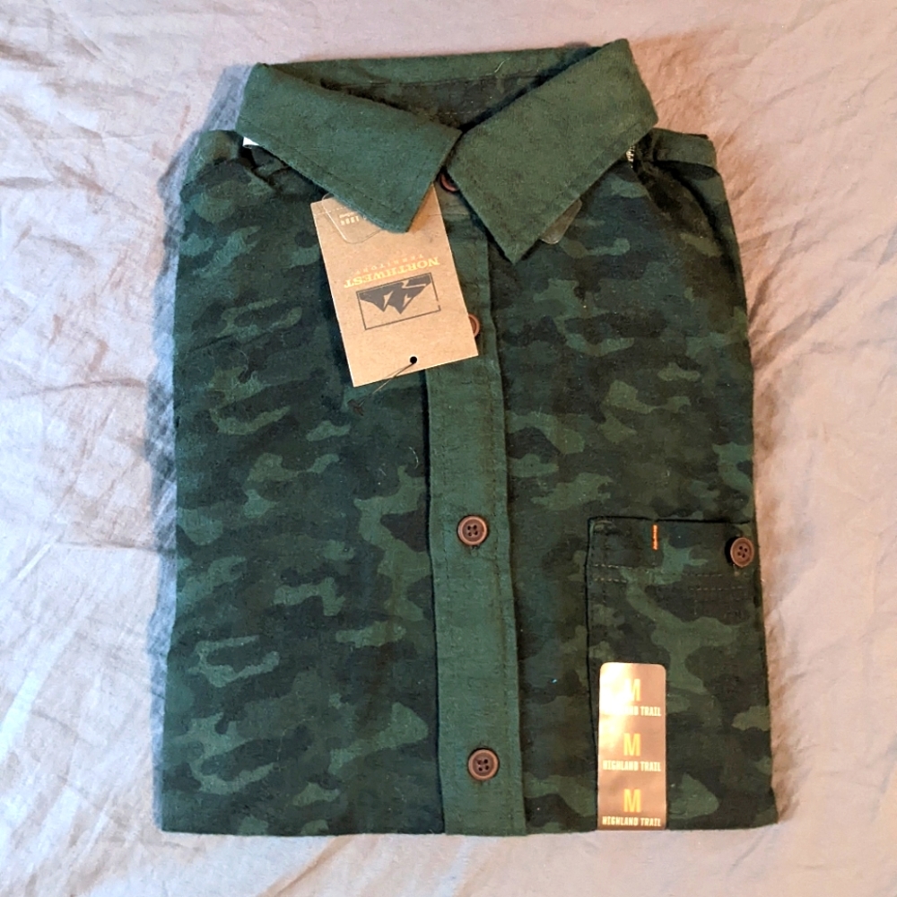 Long sleeve medium-weight flannel, sz medium, green camo, brand new with tags